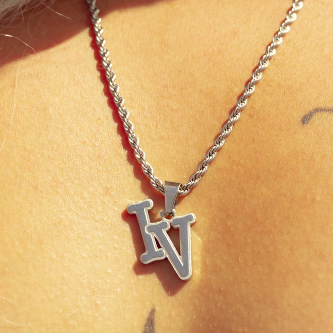 LOGO PENDANT WITH CHAIN